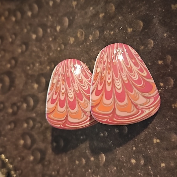 Vintage 60s 70s Psychedelic Porcelain Pink Swirled Clip Earrings - Picture 1 of 4